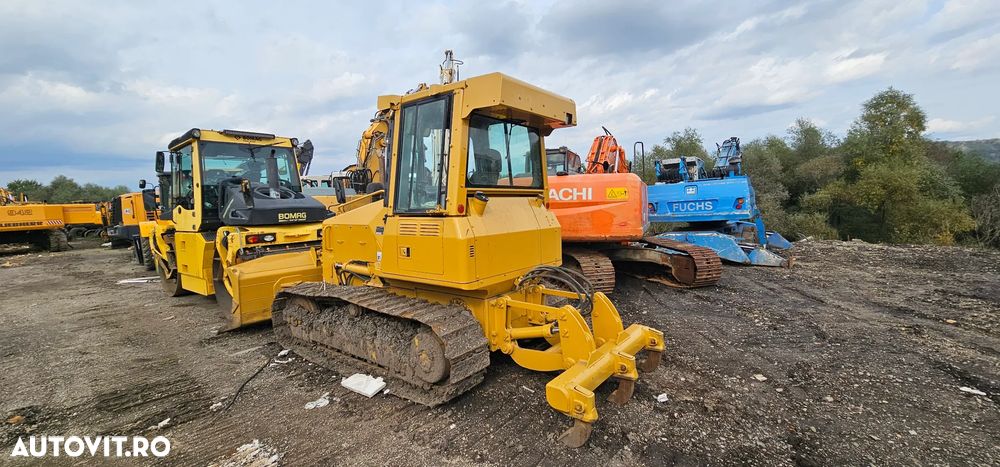 Caterpillar CAT D4G Buldozer - 2