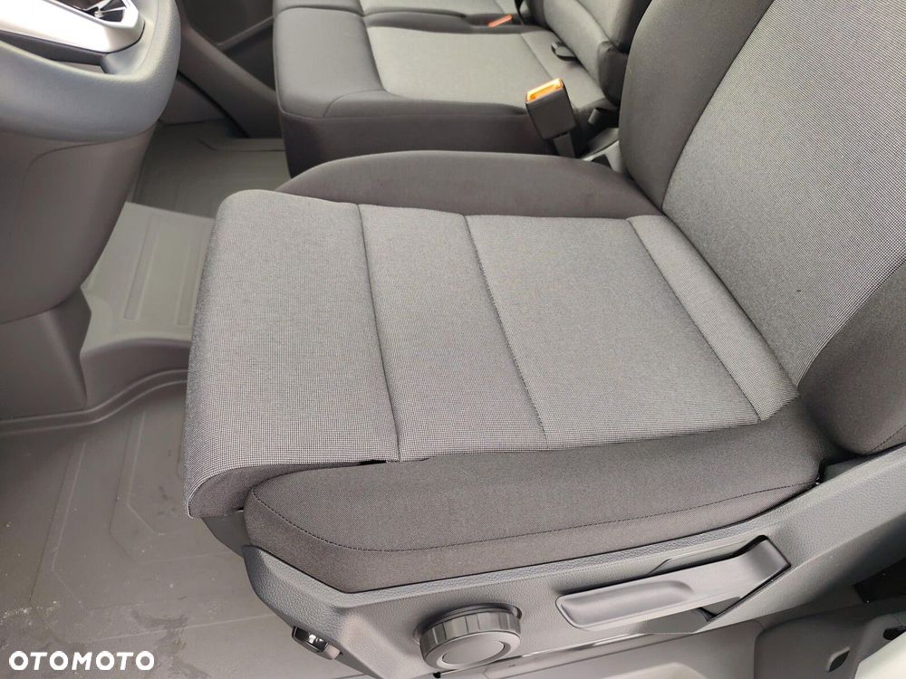 Volkswagen Crafter 35 Furgon, 2,0 TDI SCR 177KM,  6-bieg man., r.o: 4490 mm - 17