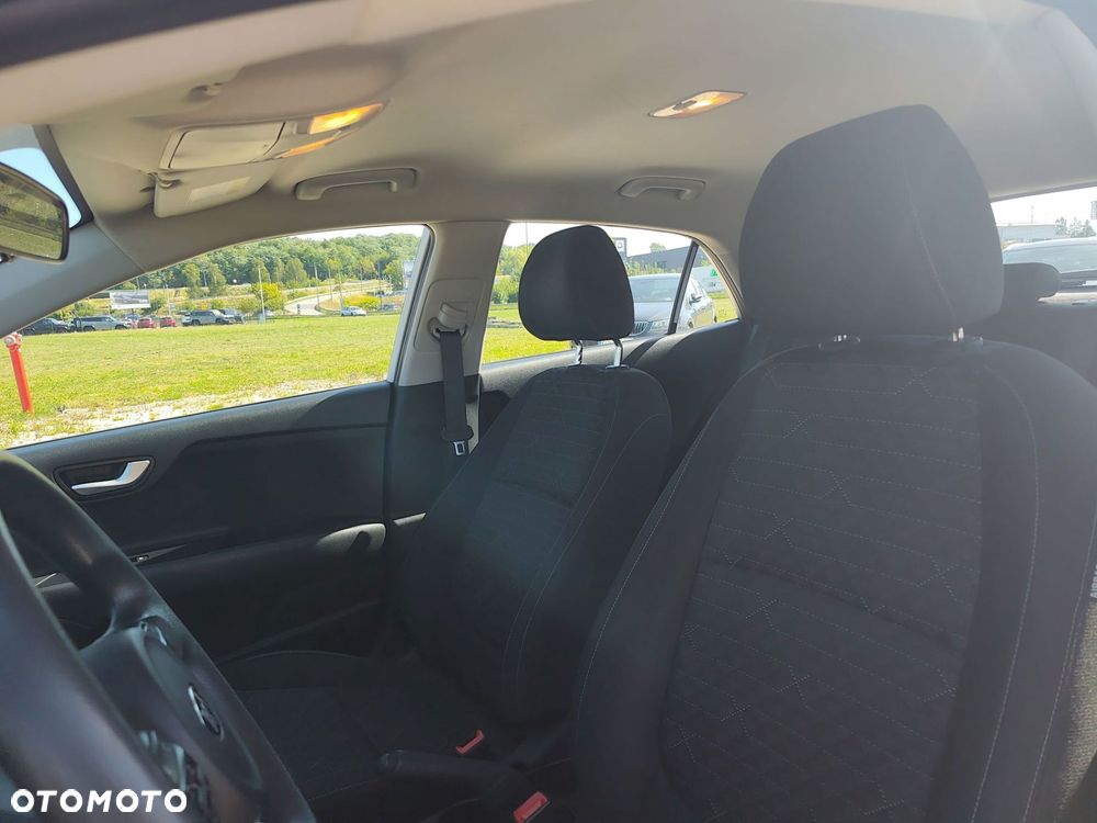 Kia Rio 1.4 M - 11