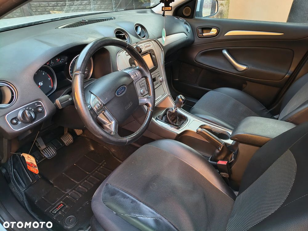 Ford Mondeo 1.8 TDCi Trend - 13