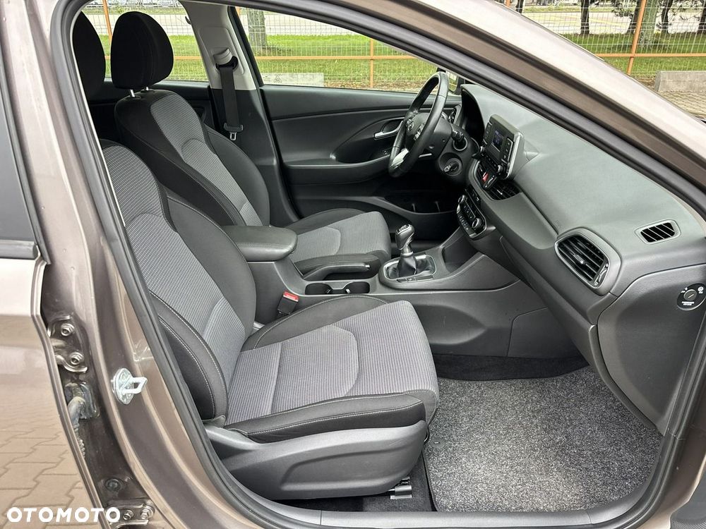 Hyundai i30 1.5 DPI Classic + - 15