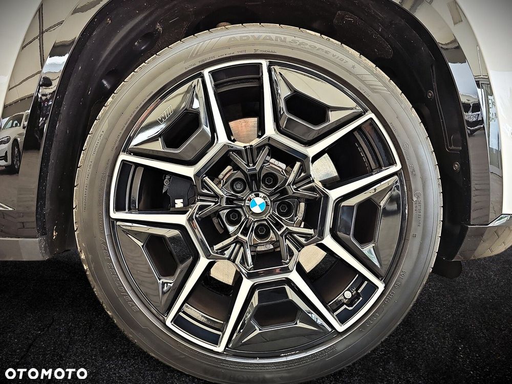 BMW XM - 9