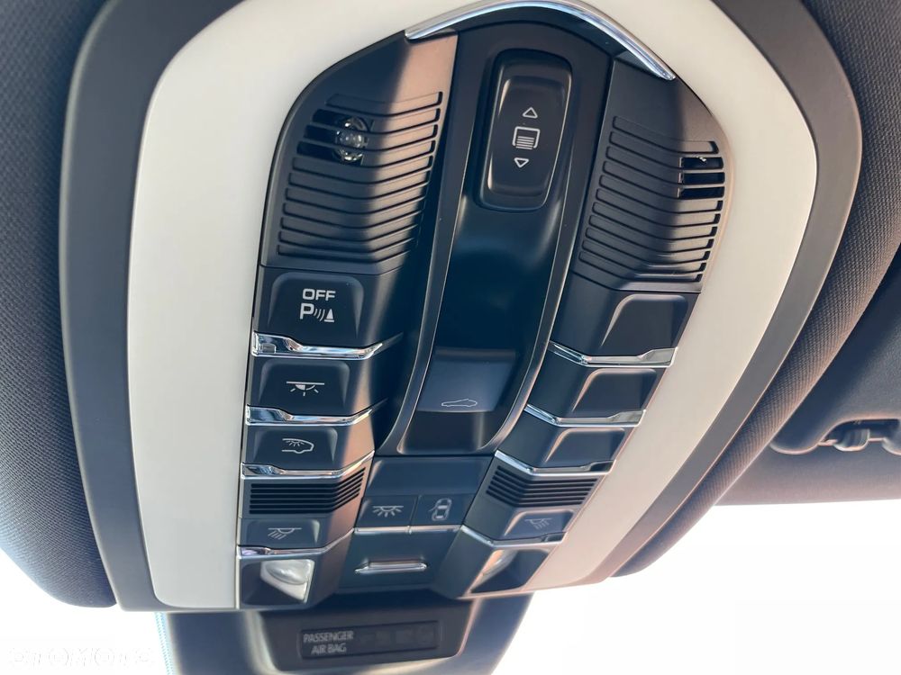 Porsche Macan - 33