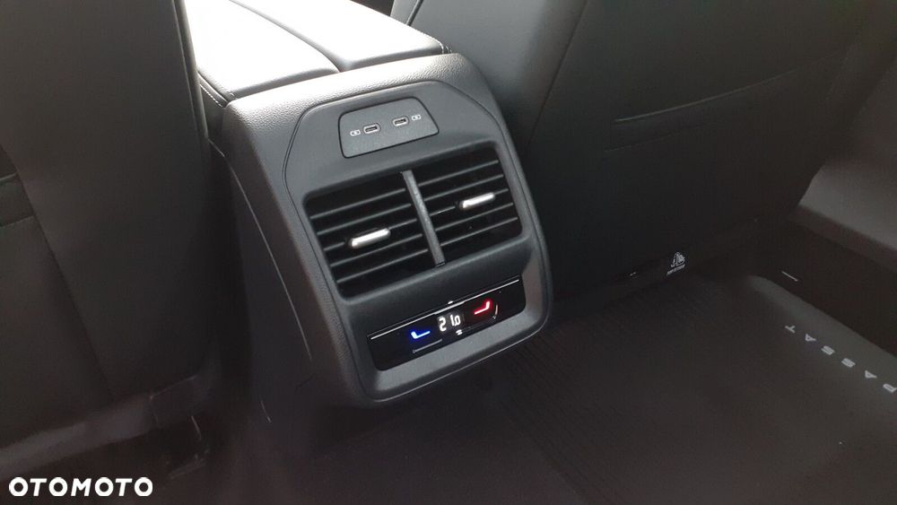 Volkswagen Passat - 25