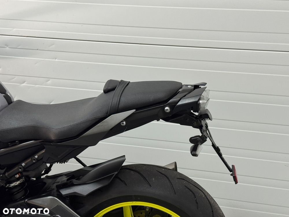 Yamaha MT - 27