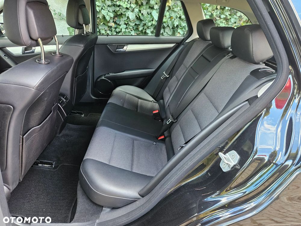 Mercedes-Benz Klasa C 220 CDI DPF Automatik BlueEFFICIENCY Avantgarde - 22