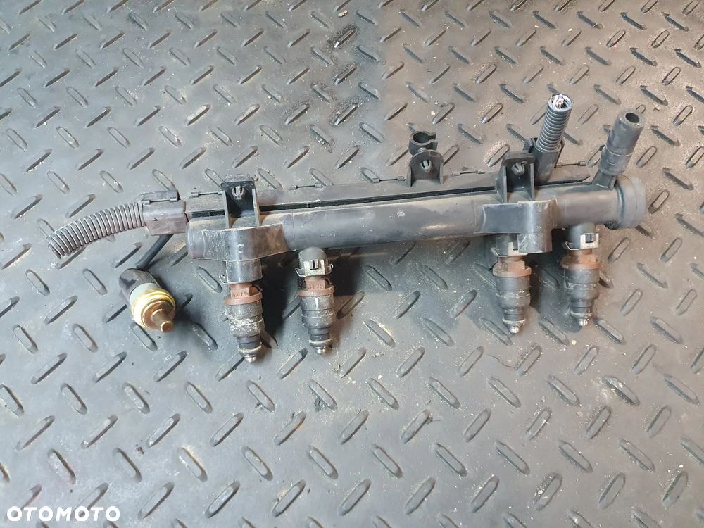 LISTWA WTRYSKOWA WTRYSKIWACZ SKODA FABIA I 1,4 MPI 5WS02620 - 1