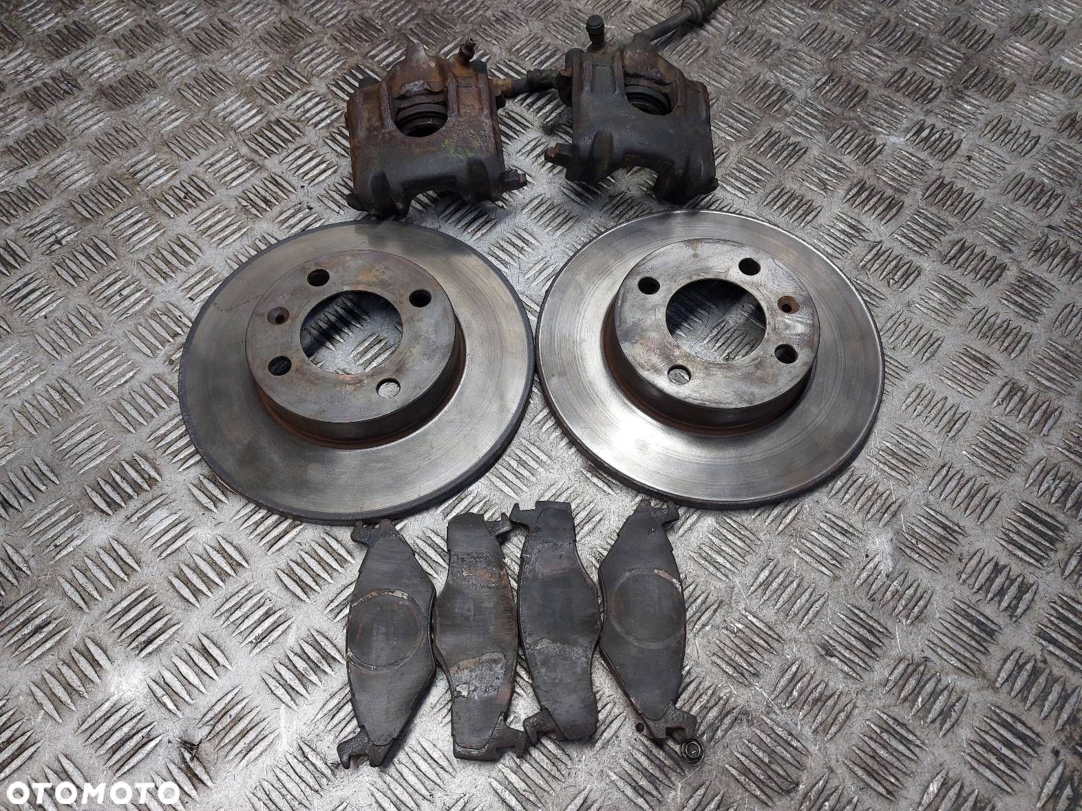 TARCZE HAMULCOWE PRZÓD + KLOCKI + ZACISKI IBIZA II 1.4 8V - 1