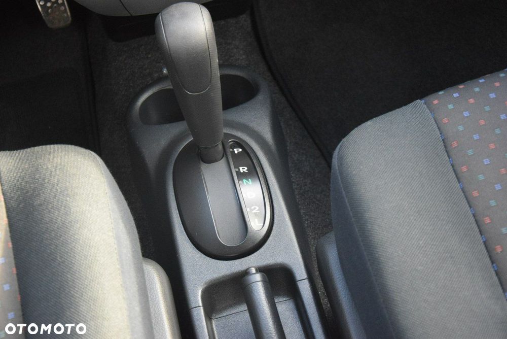 Daihatsu Sirion - 23