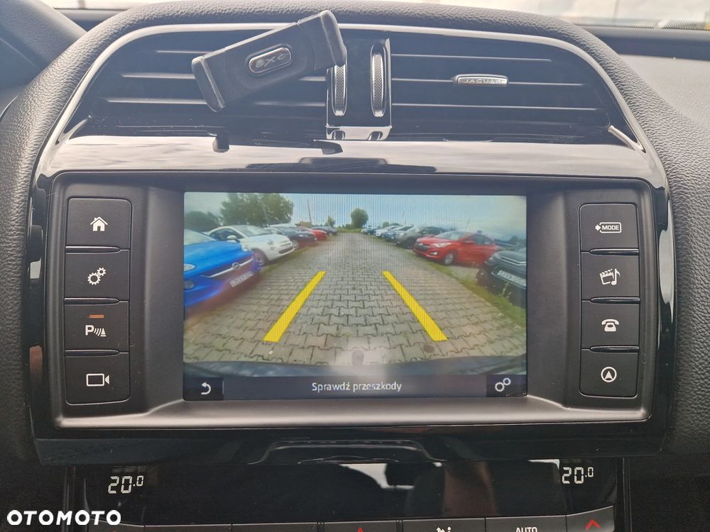 Jaguar XE - 18