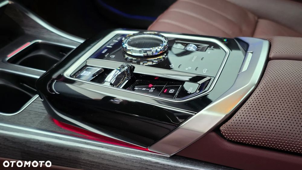 BMW Seria 7 M760e PHEV xDrive sport - 28