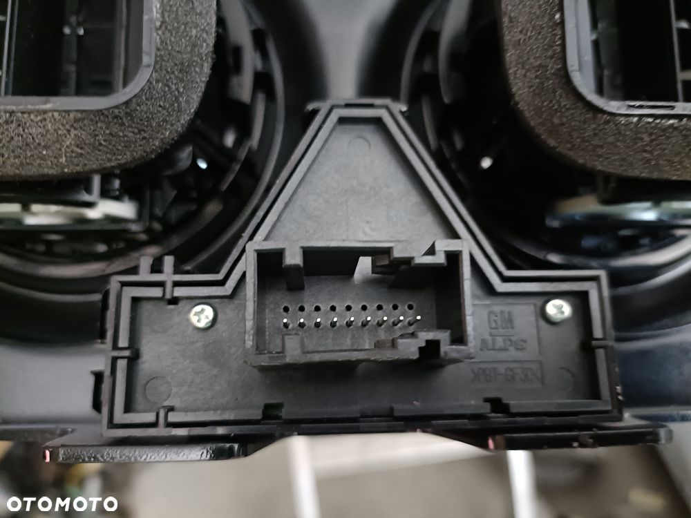 OPEL CORSA D 06-11 r. RAMKA KONSOLI kratki nawiewu środkowe WYŚWIETLACZ RADIA+ - 8