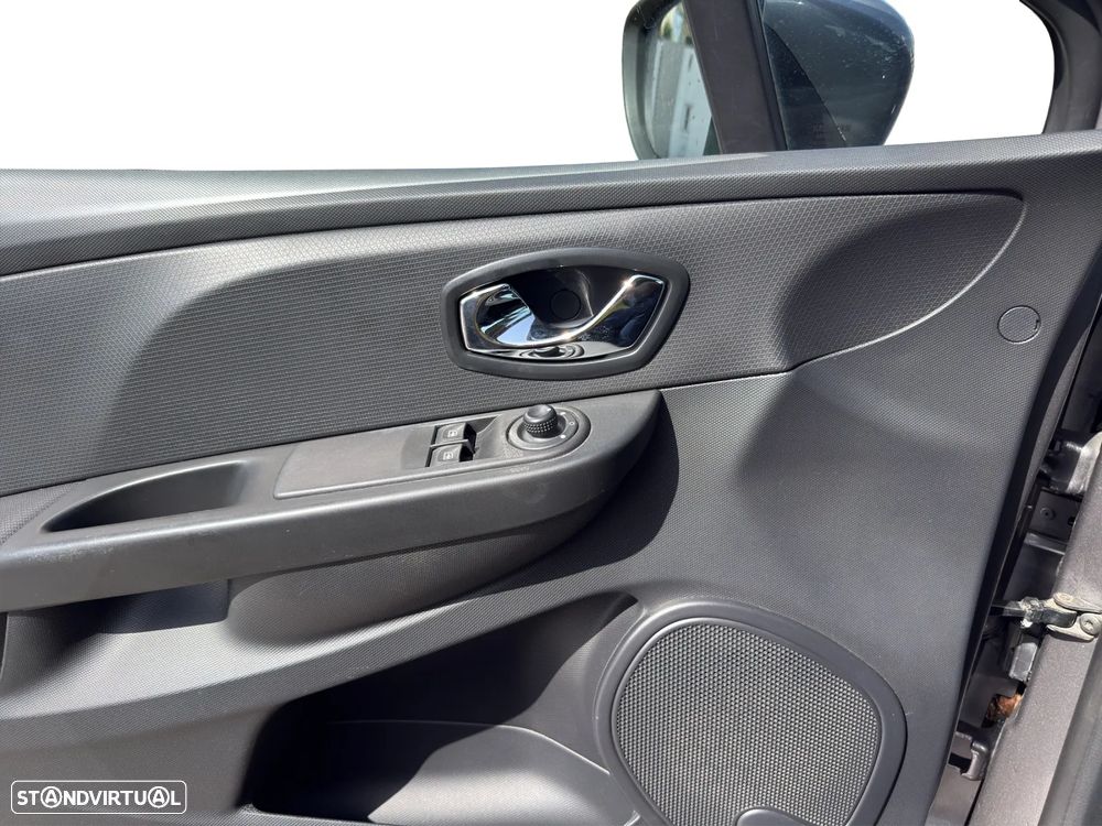 Renault Clio Sport Tourer Energy dCi 90 Business - 14
