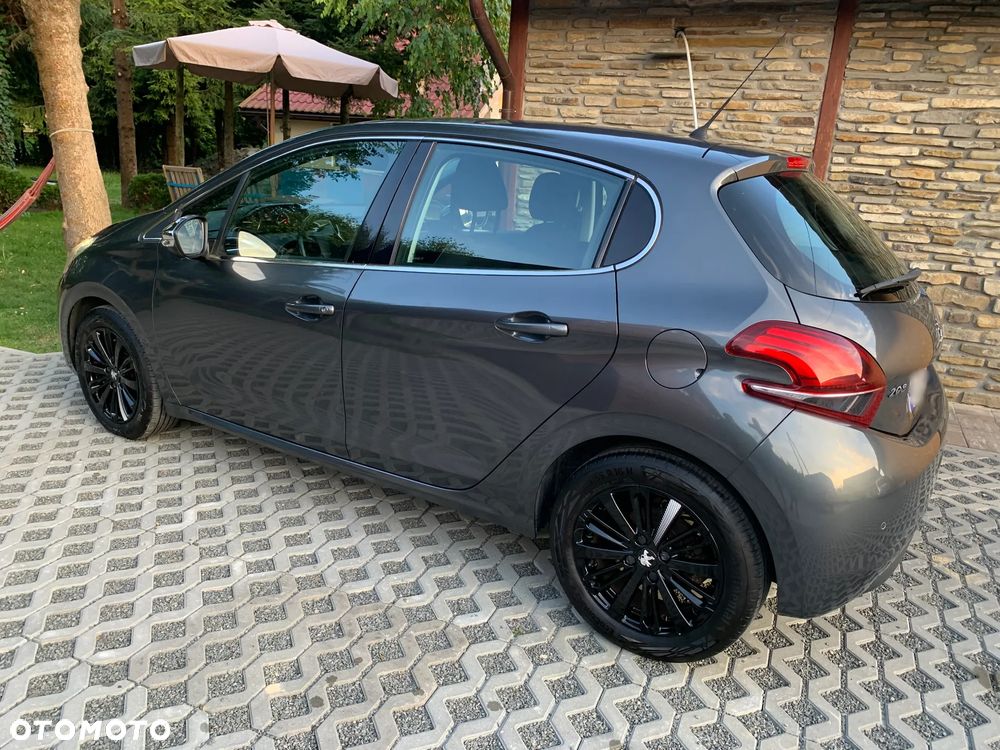 Peugeot 208 PureTech 110 Stop & Start Allure - 11