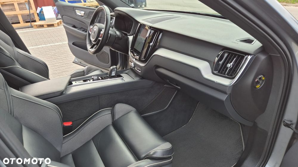 Volvo XC 60 T8 AWD Plug-In Hybrid R-Design - 30