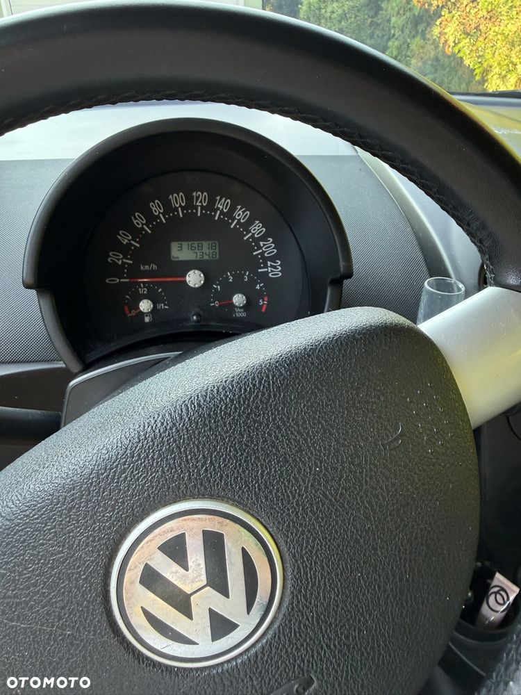 Volkswagen New Beetle - 2