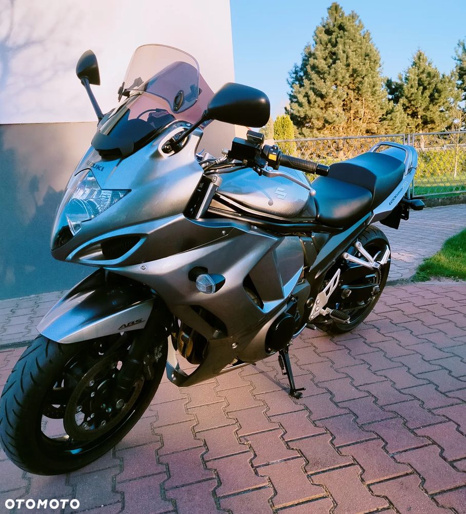 Suzuki GSX - 18