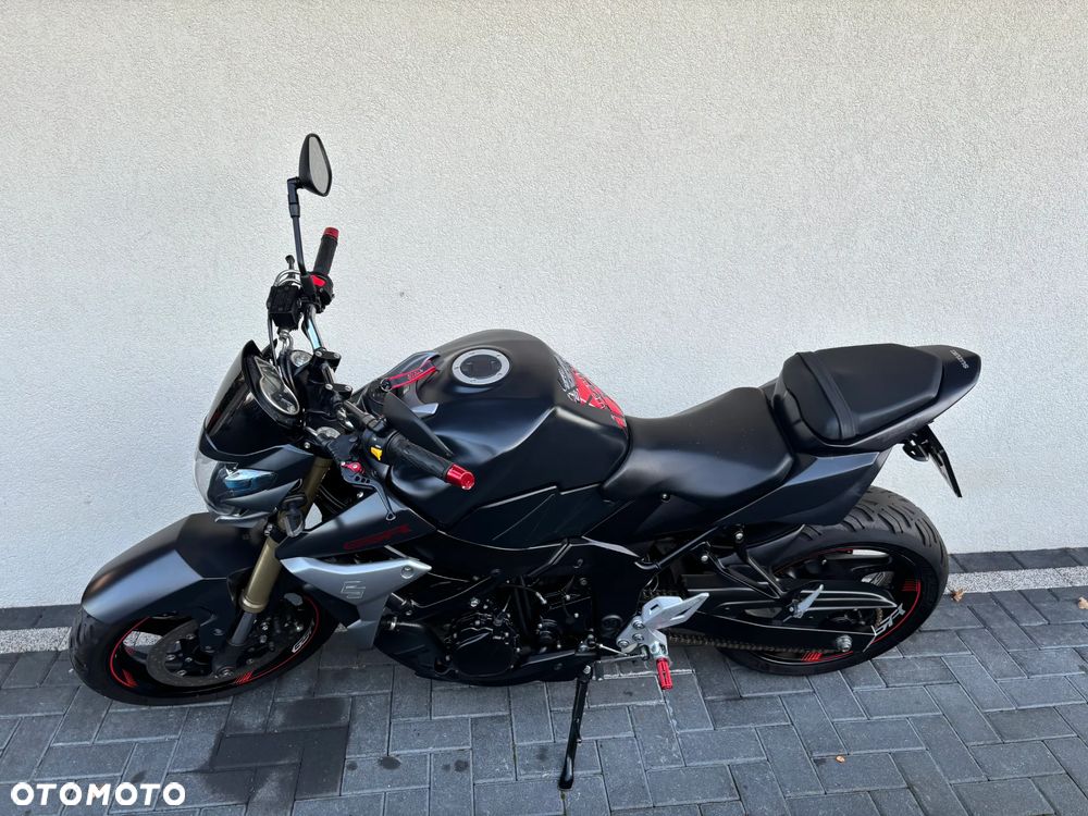 Suzuki GSR - 5