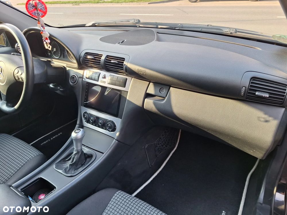 Mercedes-Benz Klasa C 180 Kompressor Sport Edition - 26