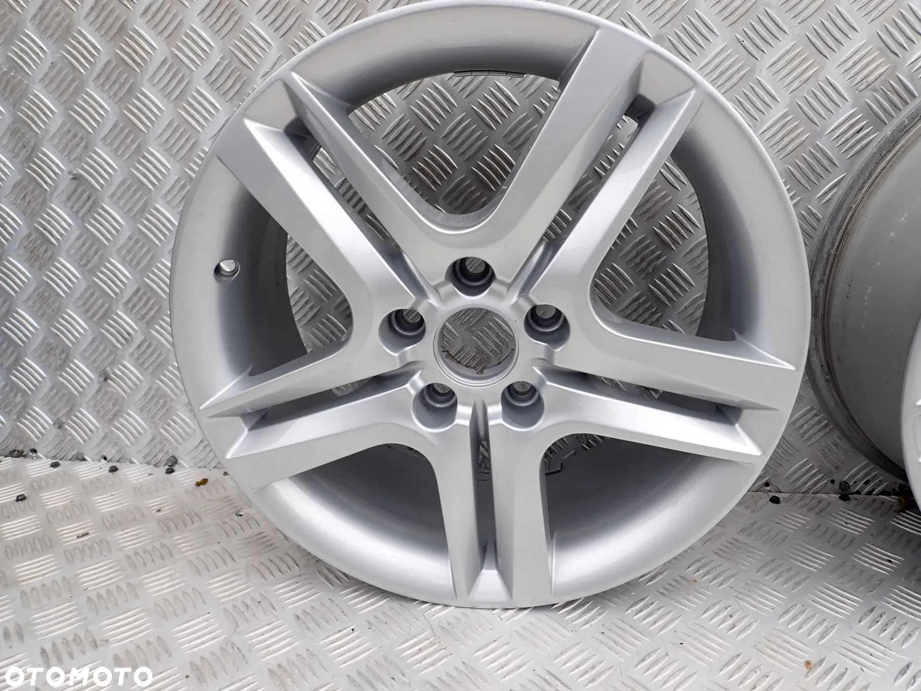 FELGI ALUMINIOWE SEAT LEON II ALHAMBRA ALTEA 7JX17 ET54 5P0801025L - 4