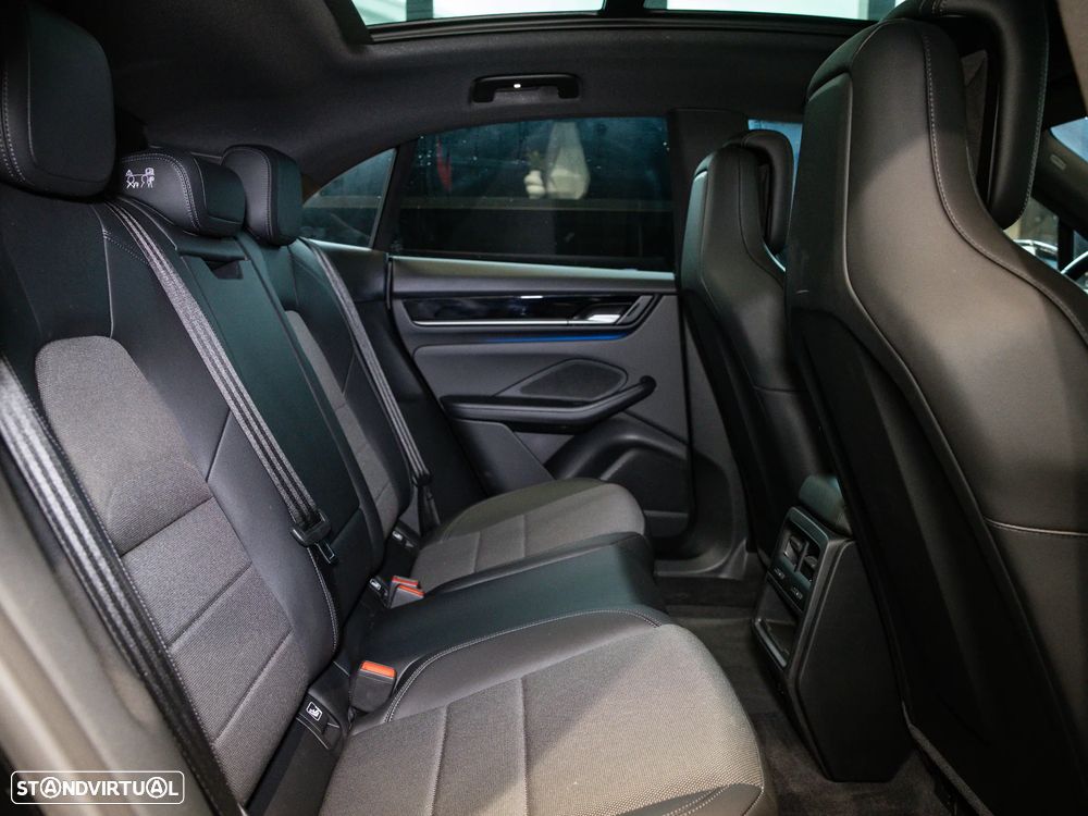 Porsche Macan Electric 4 - 33