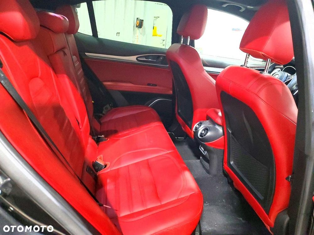 Alfa Romeo Stelvio - 10