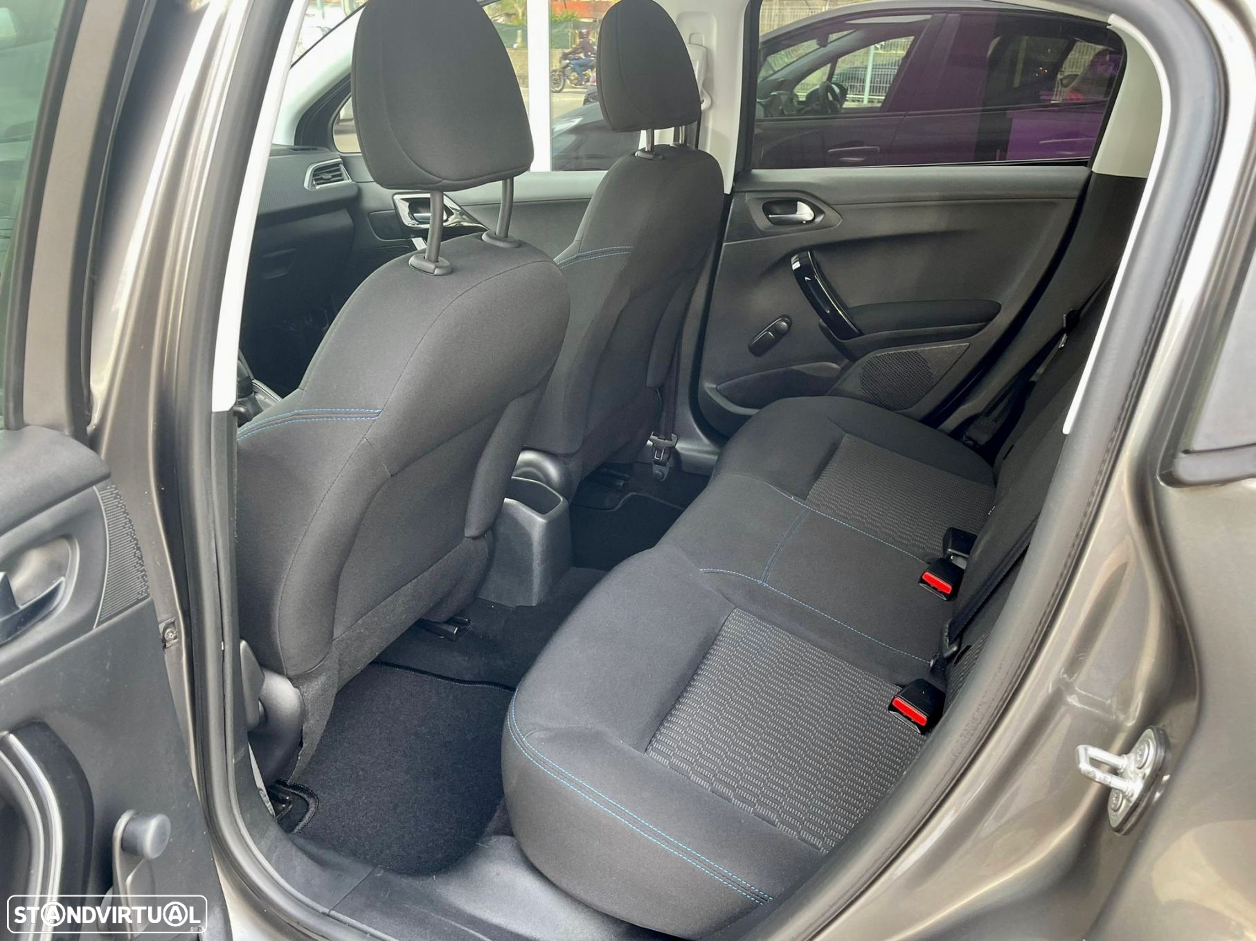 Peugeot 208 1.2 PureTech Style - 10
