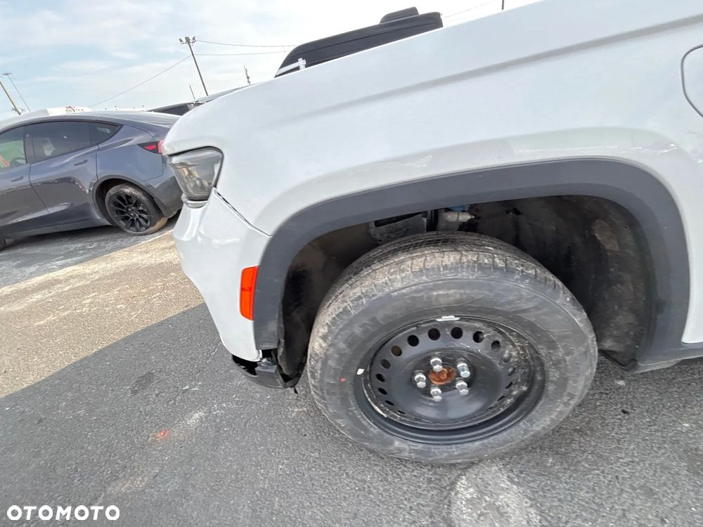 Jeep Grand Cherokee - 11