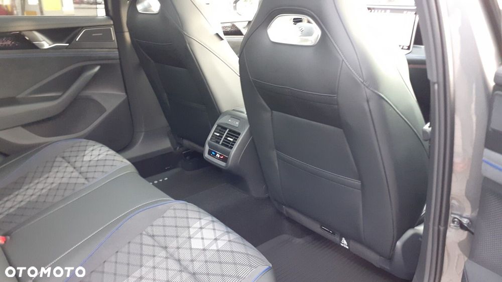 Volkswagen Passat - 27