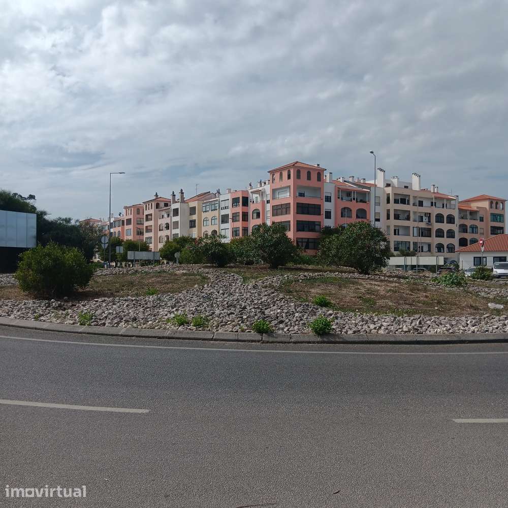 Apartamento T1 com varanda e garagem em Almada - Grande imagem: 2/21