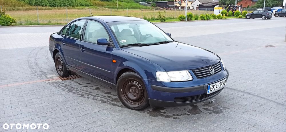 Volkswagen Passat - 4