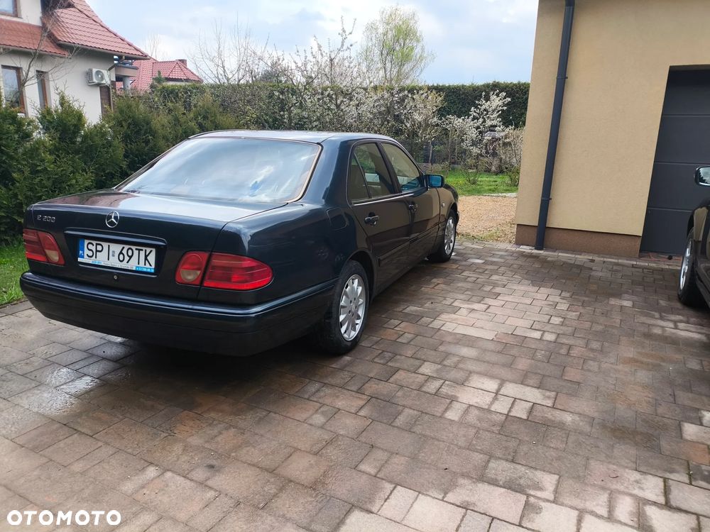 Mercedes-Benz Klasa E 200 Elegance - 4