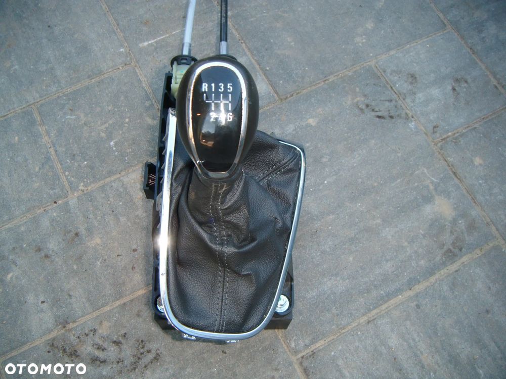 opel astra J 5d 1.4t 6biegów lewarek zmiany biegów z gałką i linkami - 2