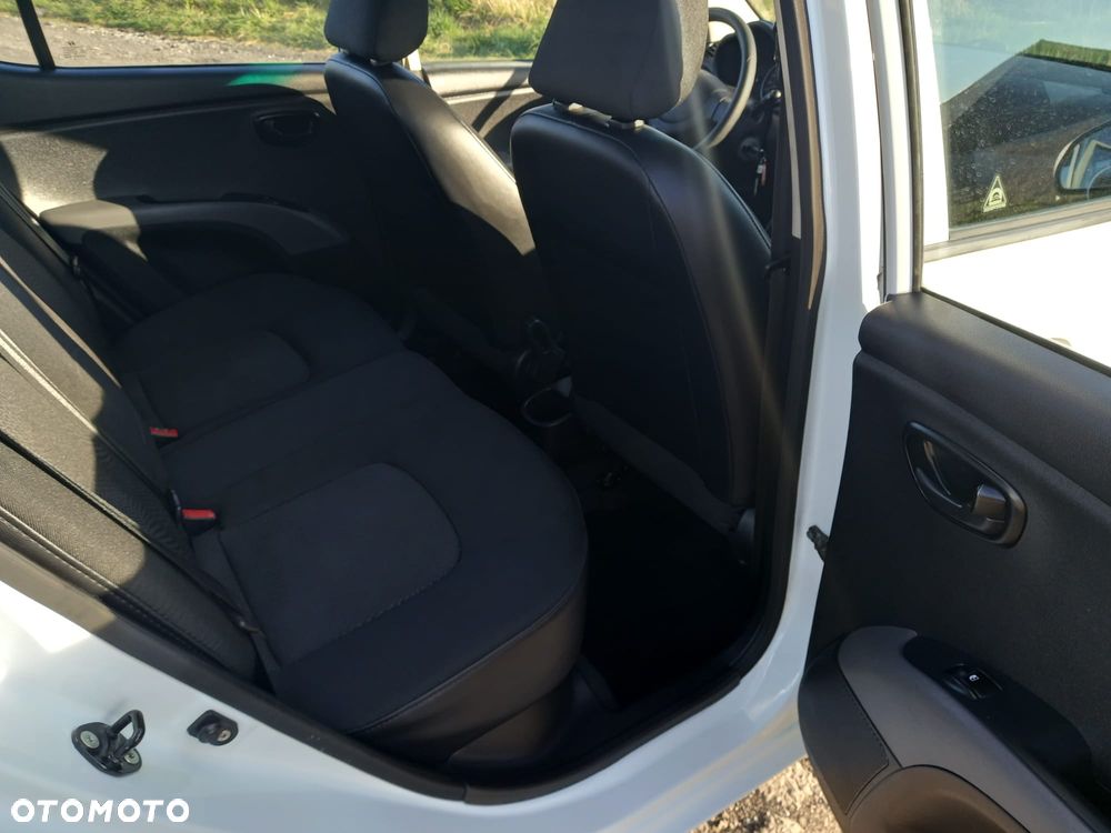 Hyundai i10 1.1 UEFA EURO 2012 Edition - 8