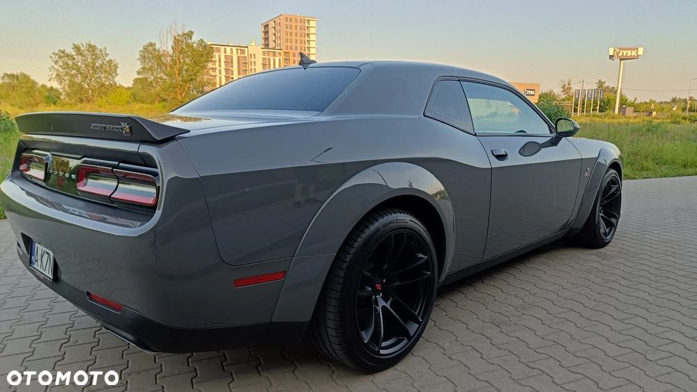 Dodge Challenger - 9