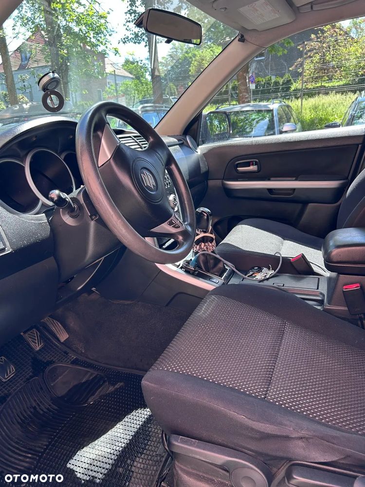 Suzuki Grand Vitara 2.0 - 9
