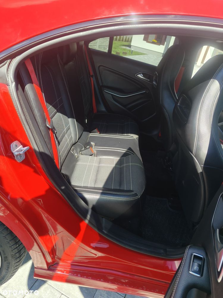 Mercedes-Benz CLA 180 - 9