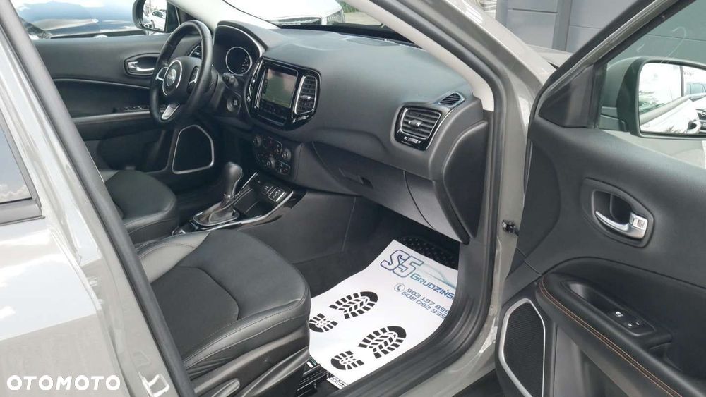 Jeep Compass - 18