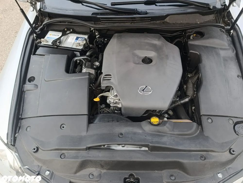 Lexus IS 220d - 10