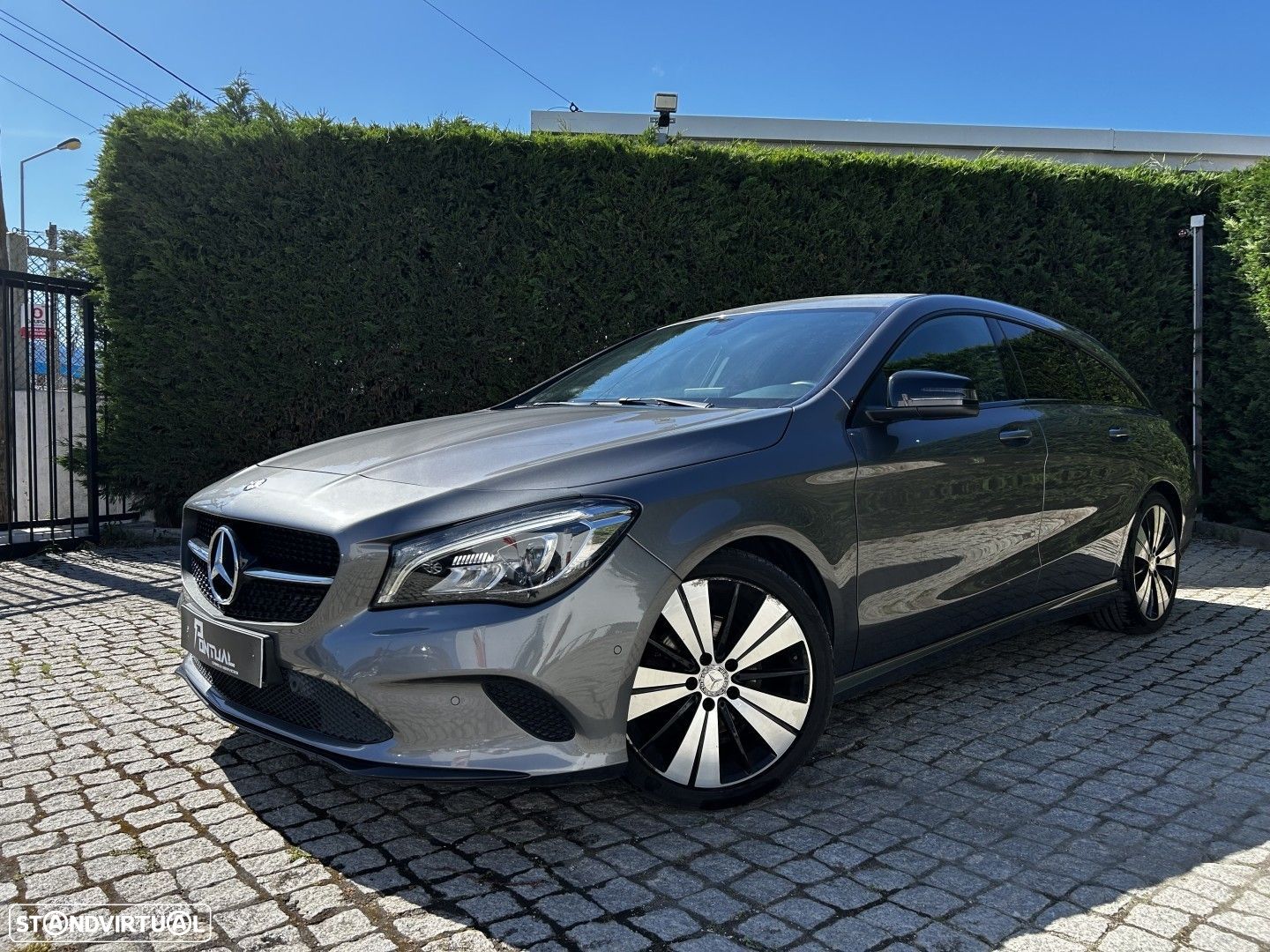 Mercedes-Benz CLA 180 d Shooting Brake AMG Line - 1