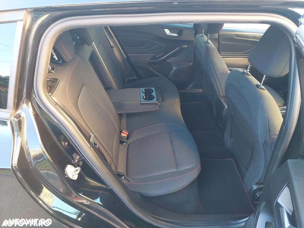 Ford Focus 1.5 EcoBoost ST-Line - 9