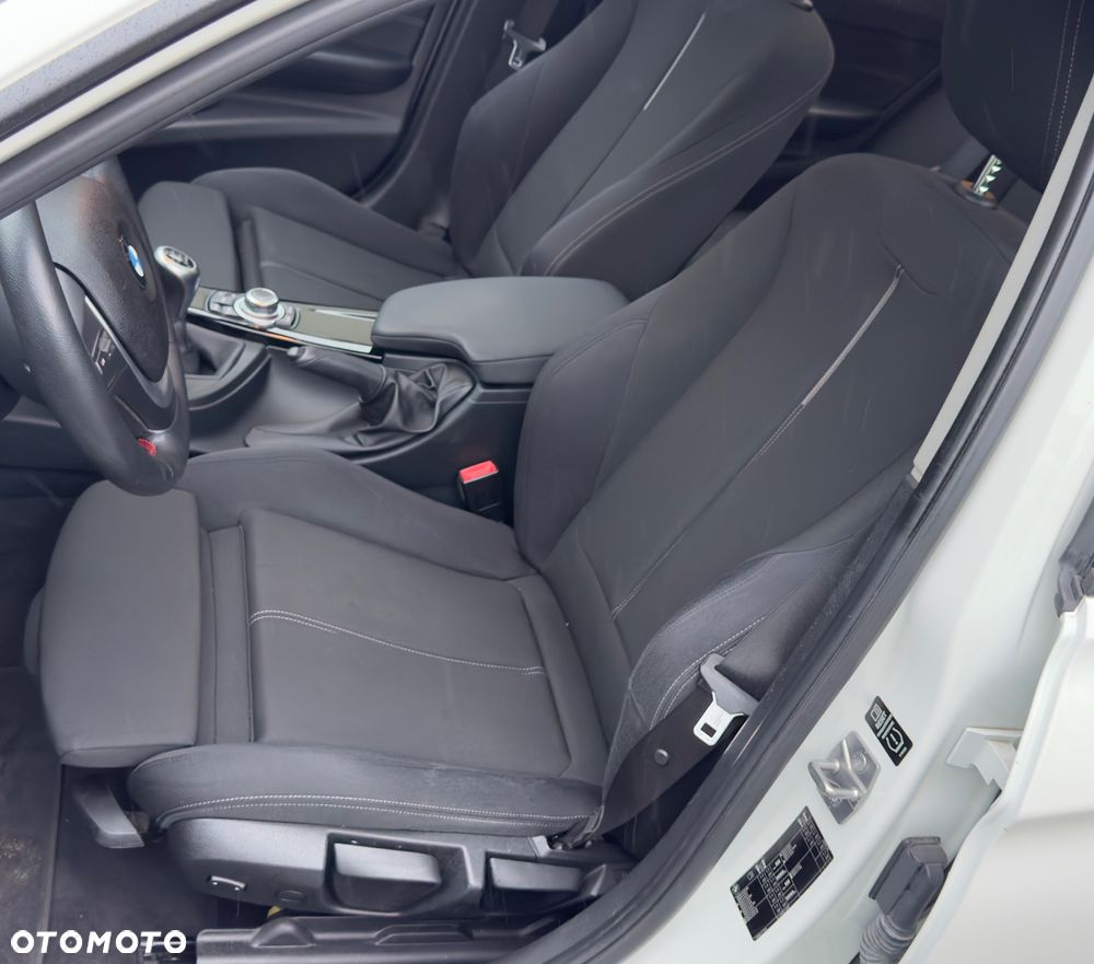 BMW Seria 3 318d Sport Line EU6 - 8