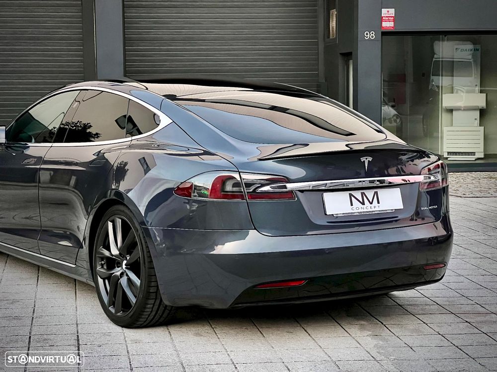 Tesla Model S - 9