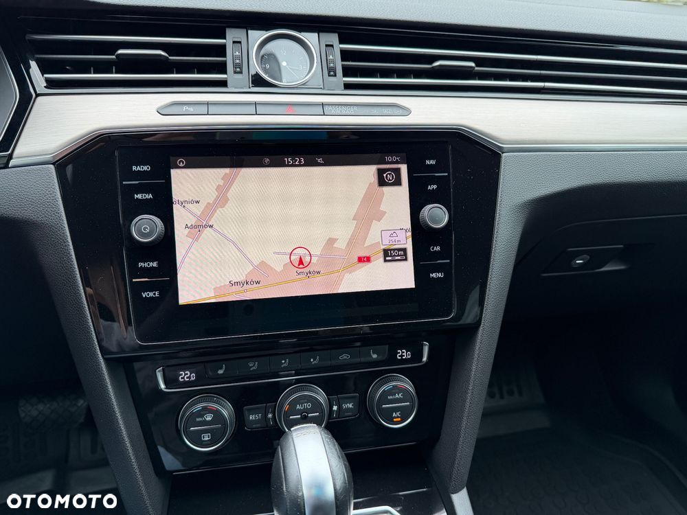 Volkswagen Passat Variant 2.0 TDI SCR DSG BlueMotion Highline - 8
