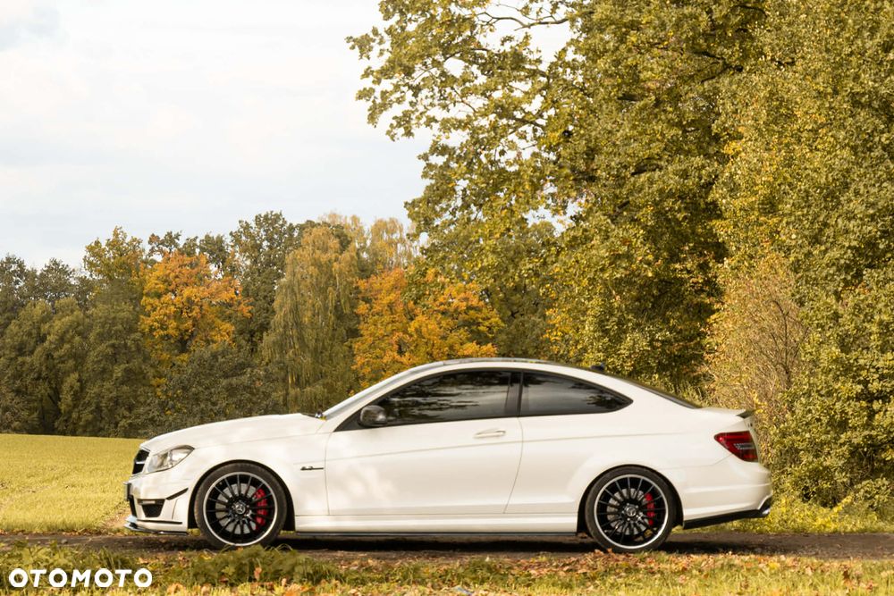 Mercedes-Benz Klasa C 63 AMG AMG SPEEDSHIFT MCT AMG Performance Package - 4