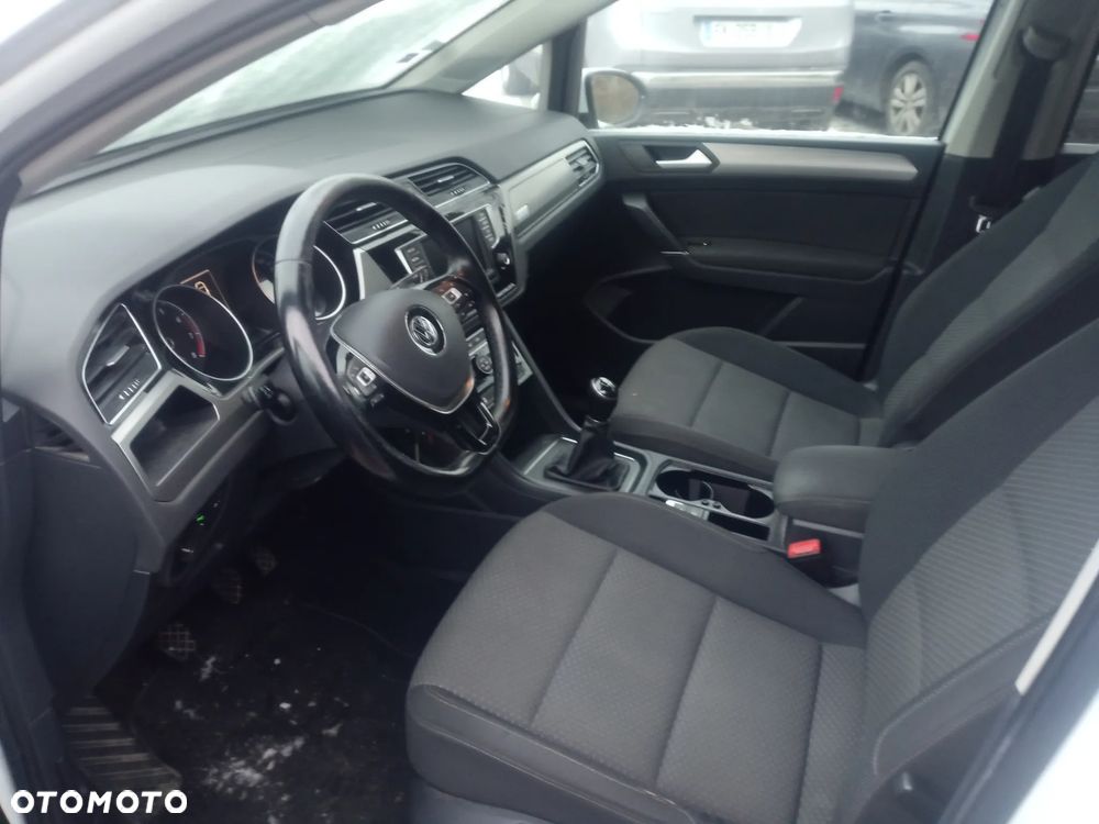 Volkswagen Touran - 10
