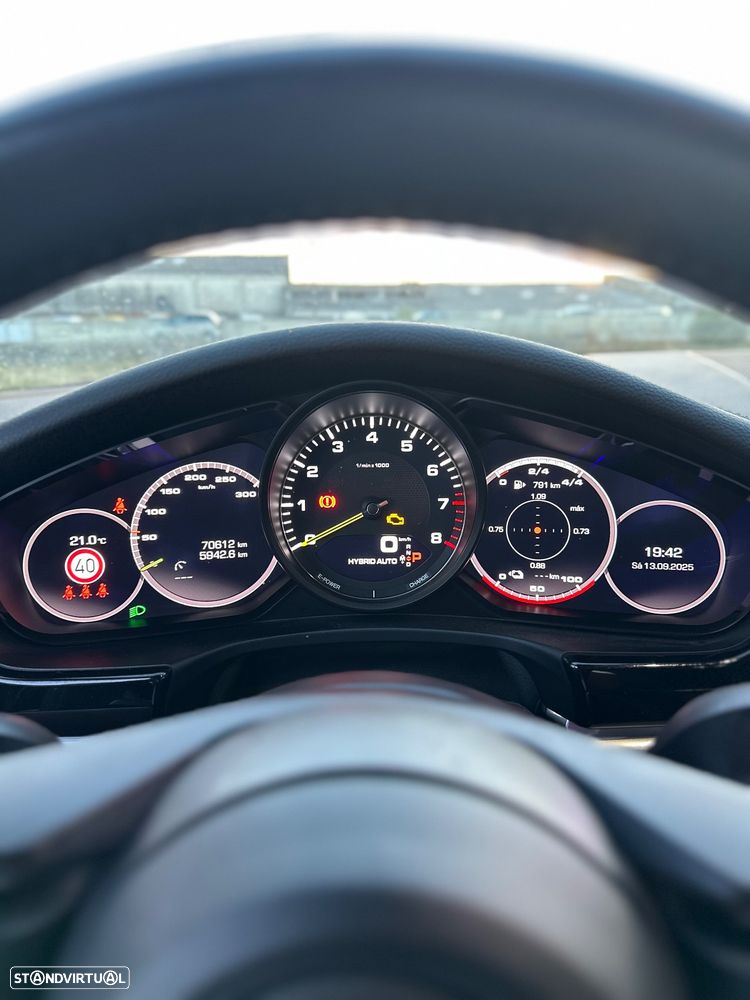 Porsche Panamera 4 E-Hybrid - 11