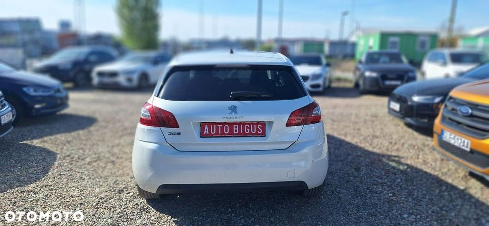 Peugeot 308 - 8