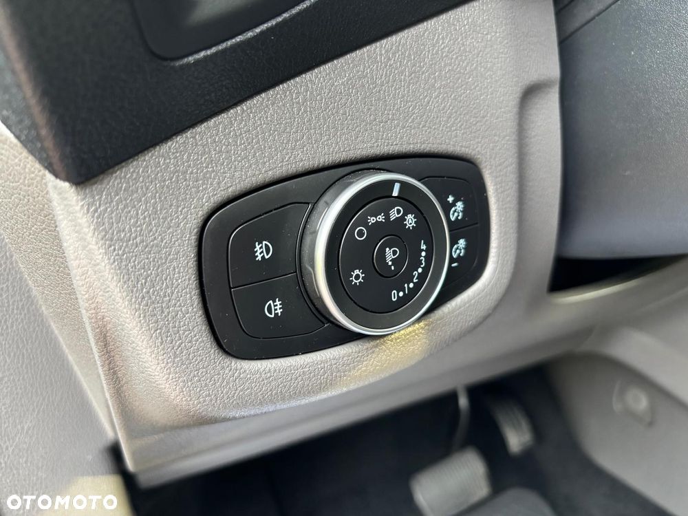 Ford Tourneo Connect Grand - 18