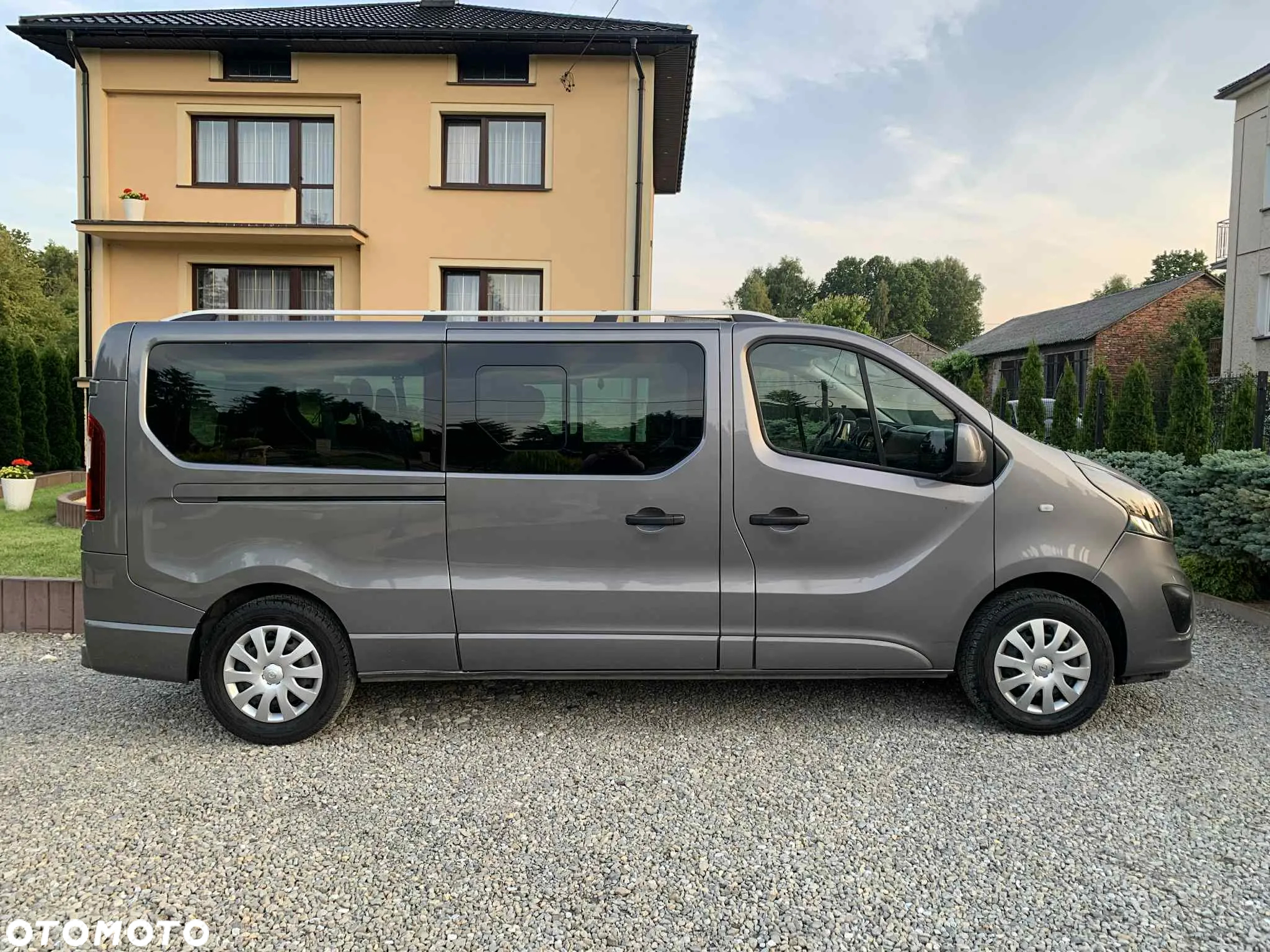 Opel Vivaro - 12